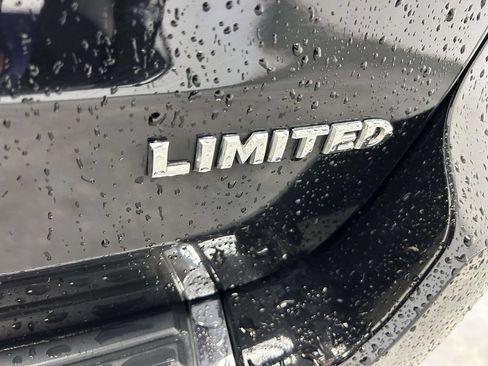 Used 2018 Jeep Grand Cherokee Limited AWD/4WD image 12