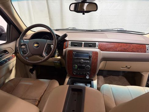 Used 2010 Chevrolet Suburban LT AWD/4WD image 17