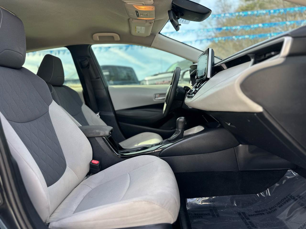 Used 2020 Toyota Corolla LE FWD image 18