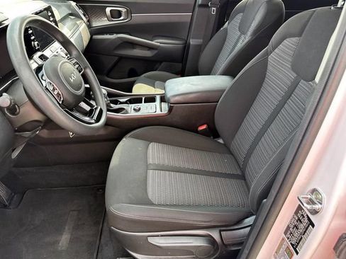 Used 2023 Kia Sorento LX FWD image 16