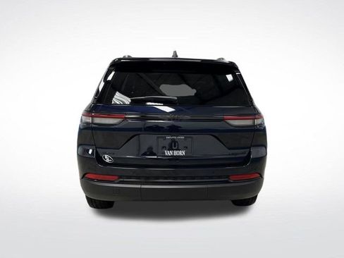 Used 2024 Jeep Grand Cherokee Limited w/ Black Appearance Package image 15