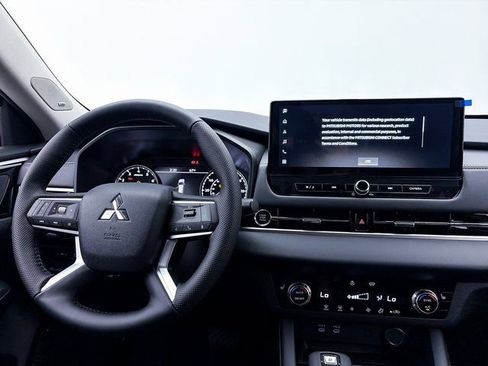 New 2026 Mitsubishi Outlander SE image 12