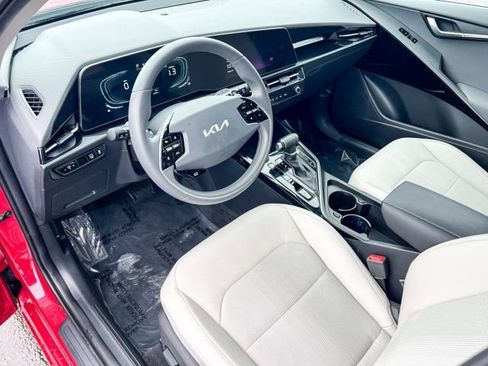 Certified 2024 Kia Niro EX image 12