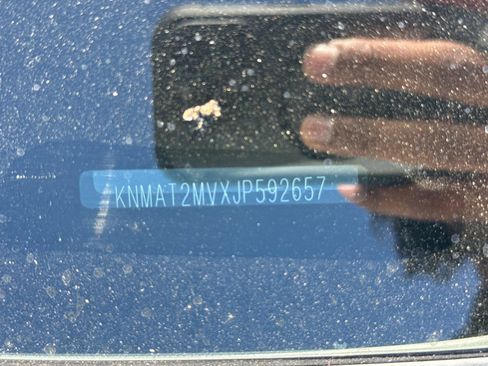 Used 2018 Nissan Rogue S AWD/4WD image 3