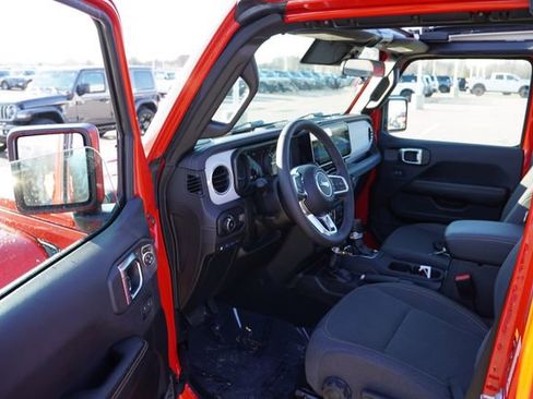 Certified 2025 Jeep Wrangler Unlimited Sahara w/ Safety Group AWD/4WD image 16