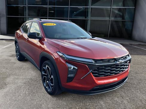 Used 2024 Chevrolet Trax RS w/ Sunroof Package image 3