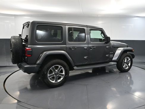 Used 2018 Jeep Wrangler Unlimited Sahara image 6