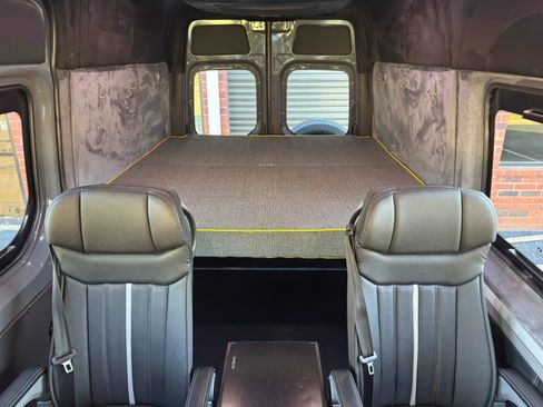 Used 2021 Mercedes-Benz Sprinter 2500 w/ Comfort Plus Package image 40