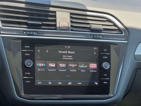 Used 2018 Volkswagen Tiguan SE w/ Panoramic Sunroof Package FWD image 20