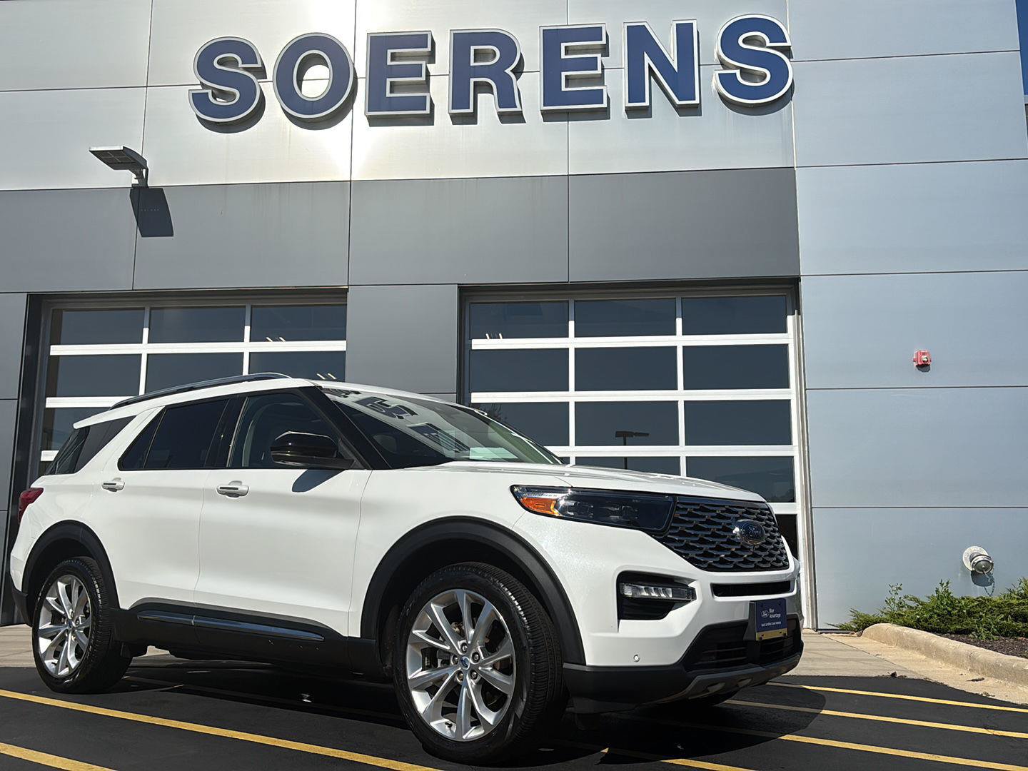 Certified 2023 Ford Explorer Platinum w/ Technology Package AWD/4WD image 1