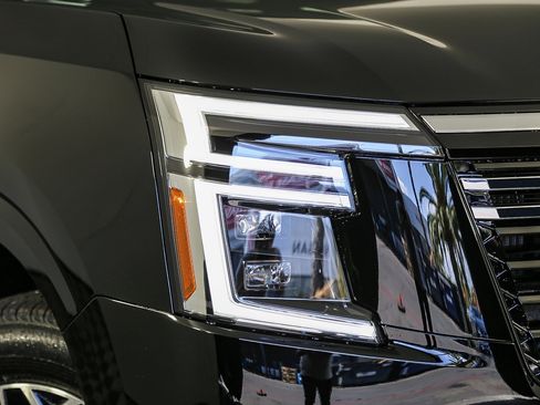 New 2025 Nissan Armada SL w/ Captain's Chari Seat Package image 2