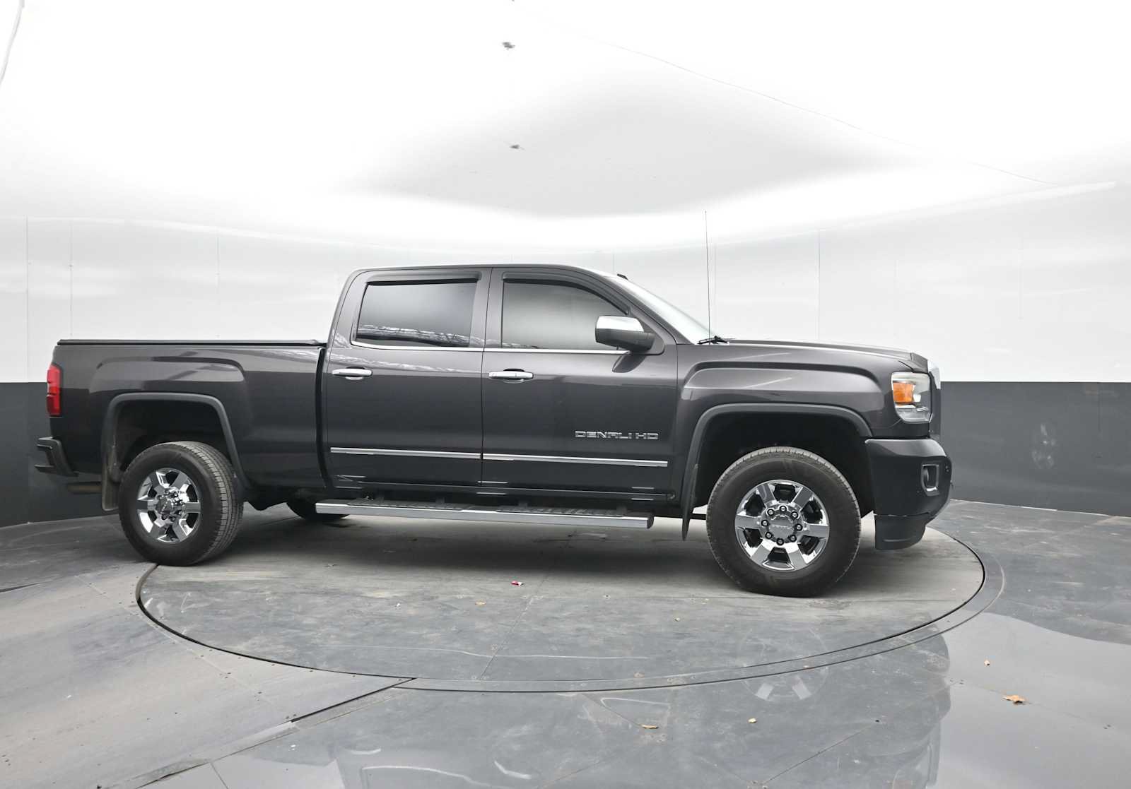 Used 2015 GMC Sierra 2500 Denali w/ Driver Alert Package AWD/4WD image 9