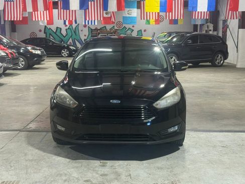 Used 2017 Ford Focus SE image 2