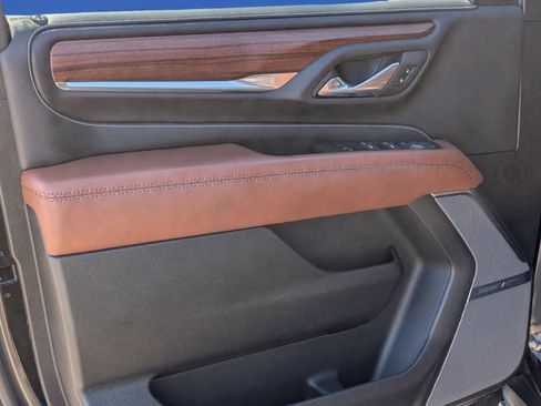 Used 2023 GMC Yukon XL Denali Ultimate image 17