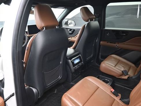 Used 2022 Lincoln Aviator Reserve w/ Elements Package Plus RWD image 2
