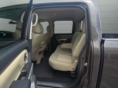 Used 2019 Nissan Titan SV AWD/4WD image 9