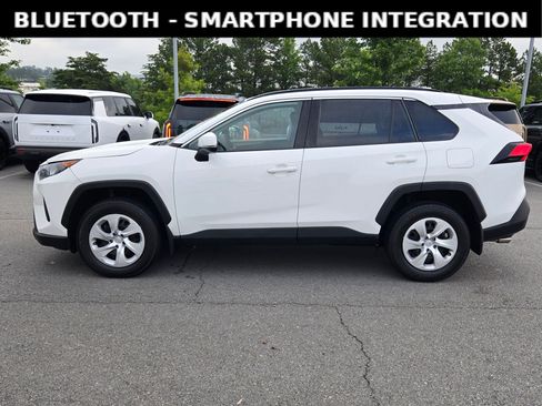 Used 2021 Toyota RAV4 LE FWD image 4