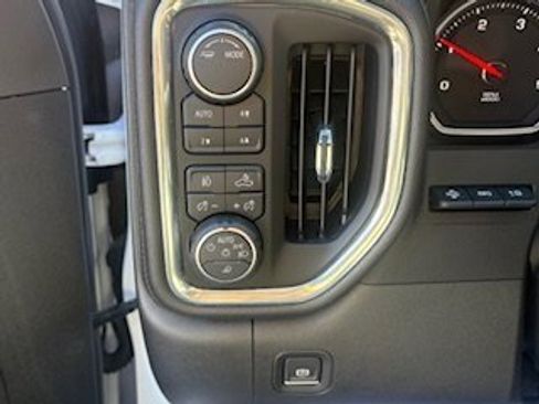 Used 2023 Chevrolet Silverado 3500 High Country image 10