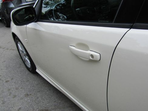 Used 2008 Saab 9-3 2.0T w/ Moonroof Package FWD image 8