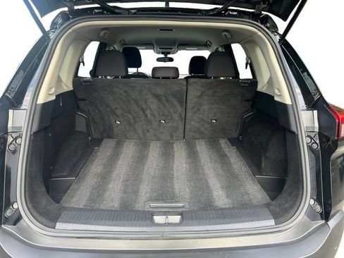 Used 2023 Nissan Rogue S AWD/4WD image 18