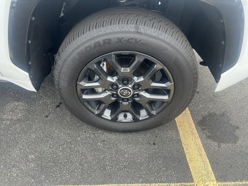 New 2024 Toyota Tundra Platinum image 12