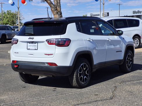 Used 2025 Jeep Compass Trailhawk AWD/4WD image 7