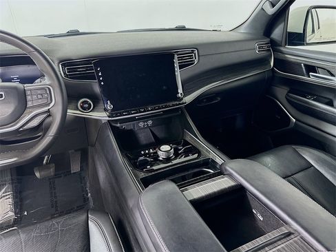 Used 2022 Jeep Wagoneer Series III w/ Premium Group I image 18