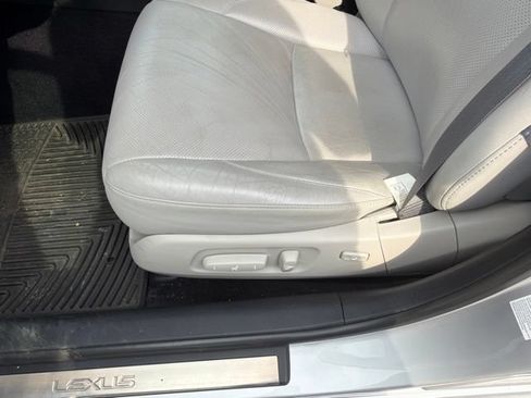 Used 2011 Lexus ES 350 w/ Preferred Accessory Package FWD image 9
