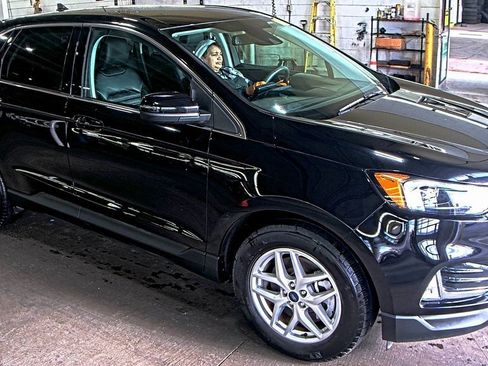 Used 2022 Ford Edge SEL w/ Convenience Package image 3