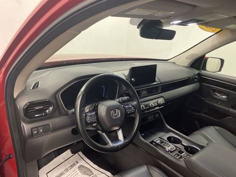 Used 2024 Honda Pilot Touring image 7