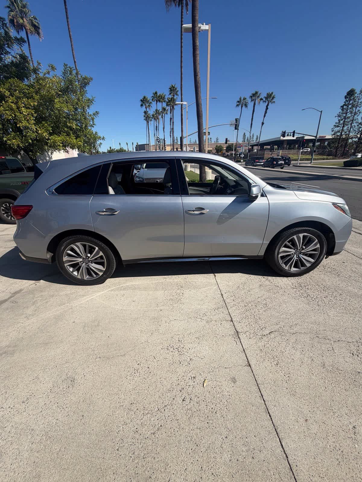 Used 2018 Acura MDX w/ Technology Package FWD image 4