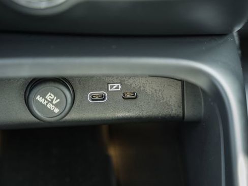 Used 2023 Volvo XC40 B5 Plus w/ Protection Package Premier AWD/4WD image 25