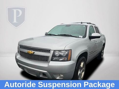 Used 2013 Chevrolet Avalanche LTZ image 10