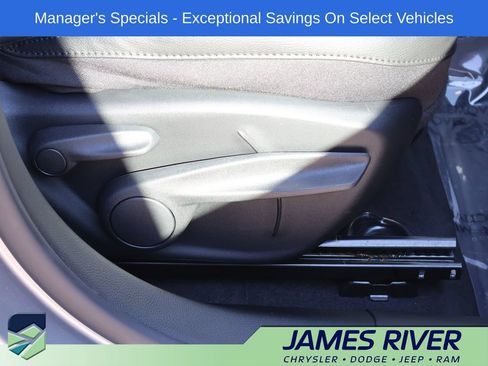 Used 2022 Jeep Compass Limited AWD/4WD image 10