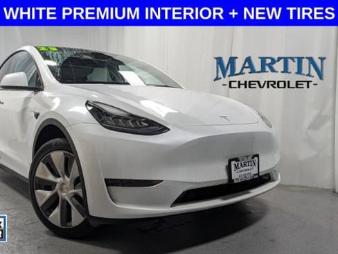 Used 2023 Tesla Model Y Long Range AWD/4WD image 1
