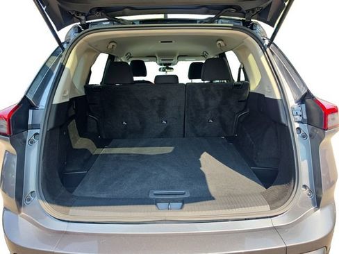 Used 2024 Nissan Rogue S AWD/4WD image 18