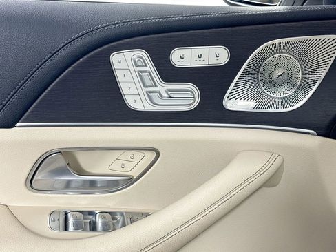 Used 2021 Mercedes-Benz GLS 580 4MATIC image 23