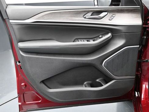 New 2026 Jeep Grand Cherokee L Limited AWD/4WD image 18