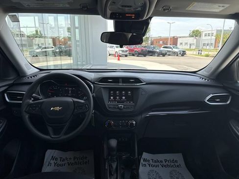 Used 2023 Chevrolet TrailBlazer LS FWD image 30