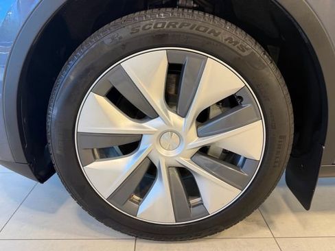 Used 2023 Tesla Model Y Long Range AWD/4WD image 39