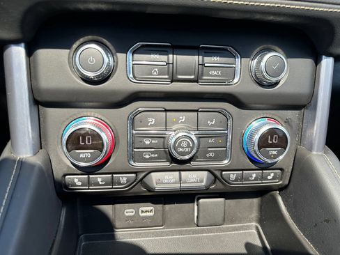 Used 2023 GMC Yukon SLT w/ SLT Luxury Package AWD/4WD image 21