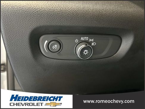 Certified 2023 Chevrolet Traverse RS FWD image 29