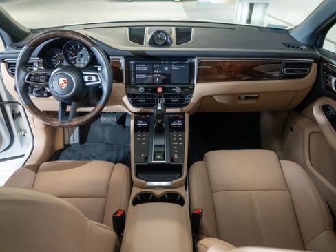 Certified 2026 Porsche Macan AWD/4WD image 25