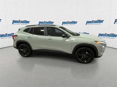 Used 2025 Chevrolet Trax ACTIV w/ Sunroof Package image 13