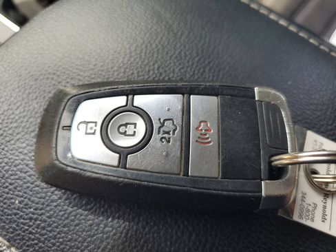 Used 2019 Ford Fusion SE FWD image 23