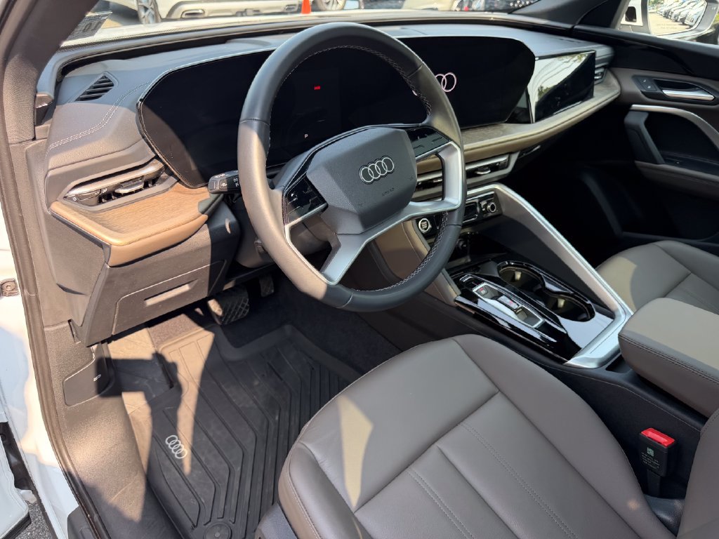 Certified 2025 Audi Q5 Premium w/ Convenience Package AWD/4WD image 17