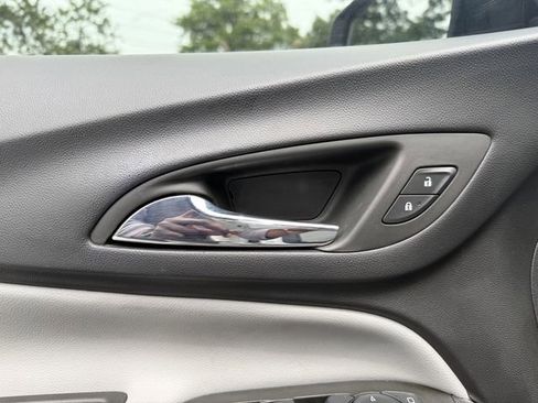 Used 2023 Chevrolet Equinox LS FWD image 10