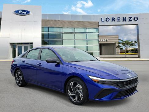 Used 2025 Hyundai Elantra Sport FWD image 3