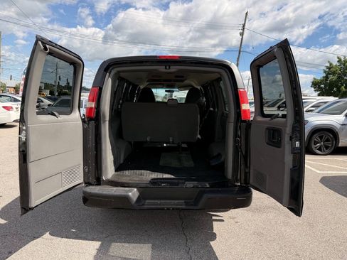 Used 2010 GMC Savana 1500 LS RWD image 29