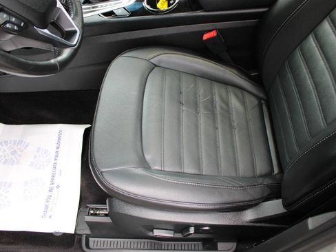 Used 2017 Ford Edge SEL w/ Equipment Group 201A AWD/4WD image 8